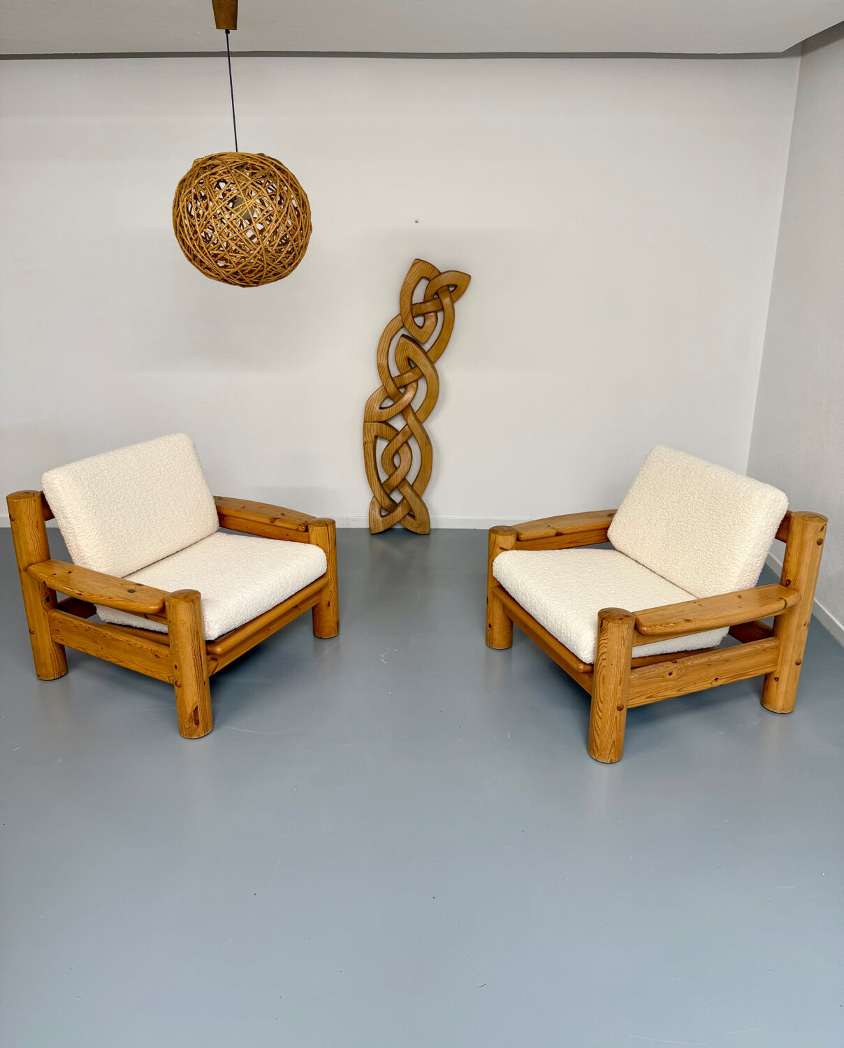 Set of 2 armchairs in solid pine with boucle fabric, 1970s Scandinavian design.