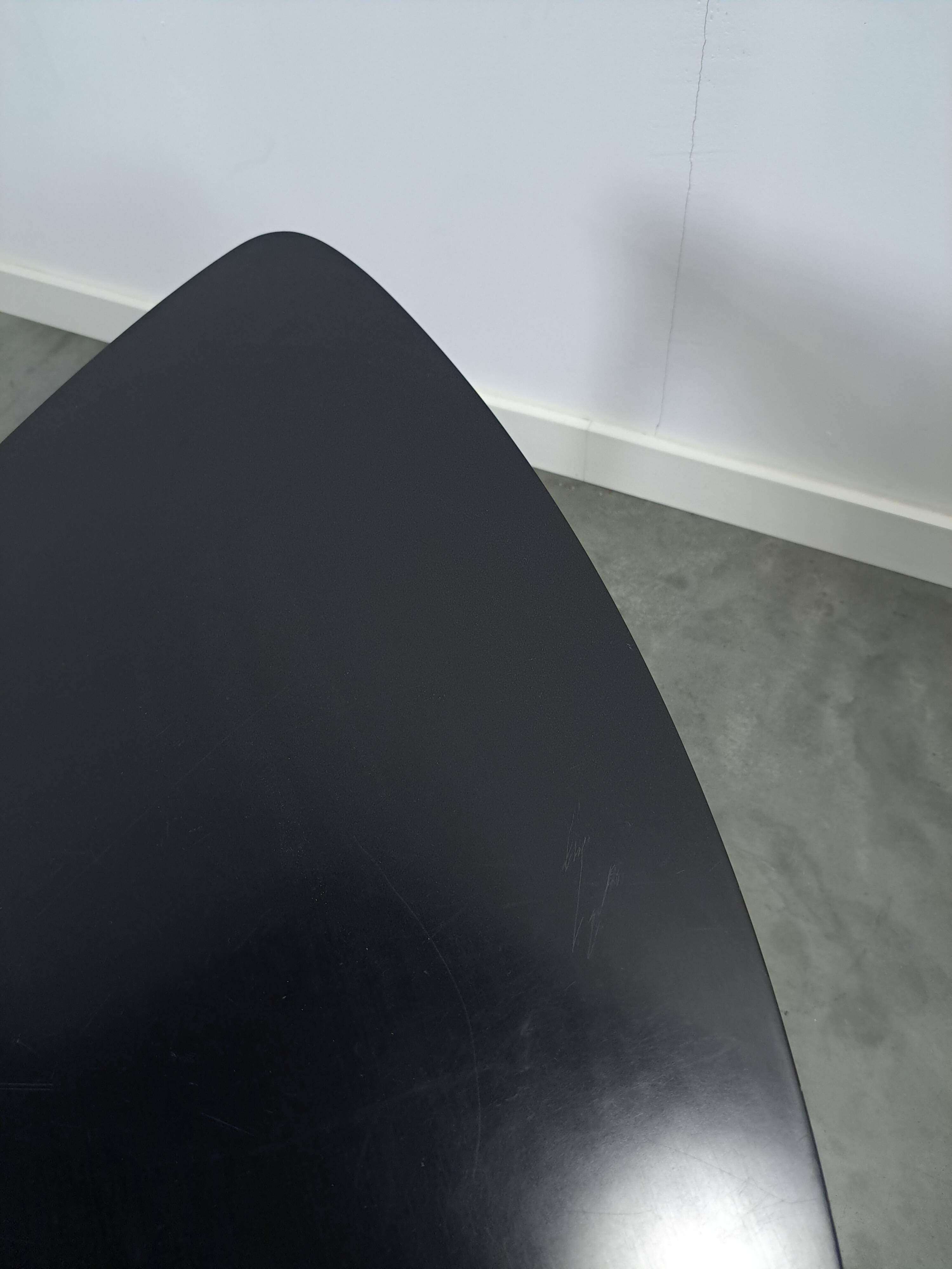 Set zwart wit tafel met houten poten Kaiser Köln