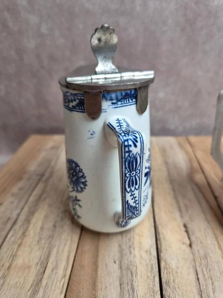 Pair of antique milk jugs Boch Frères Keramis – Saxe model