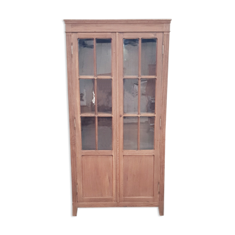 Old showcase