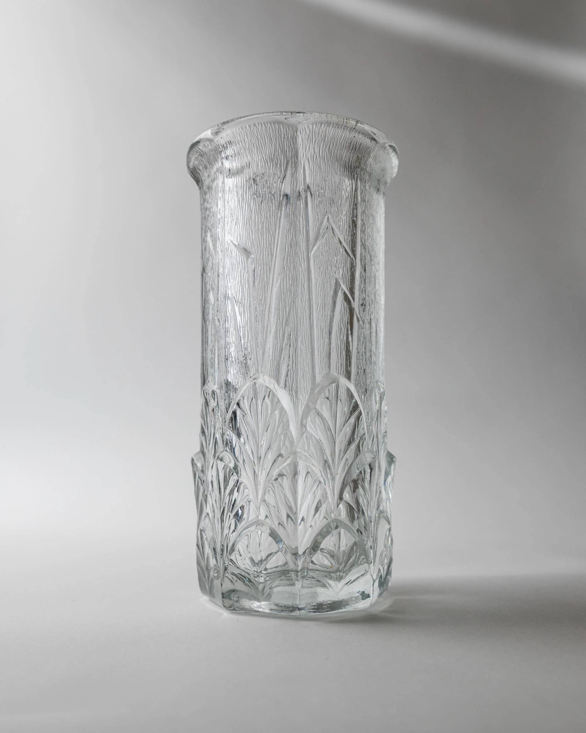 Vintage pressed glass vase from the 1970s, leaf pattern, Fidenza, Italy.