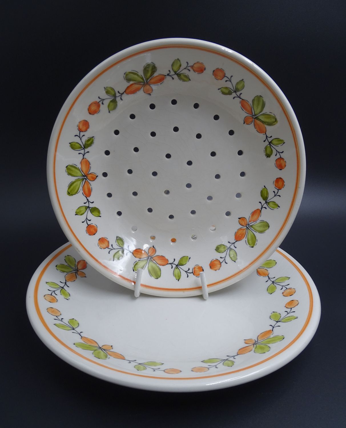 Beautiful set plate to drain strawberries in Gien earthenware