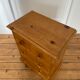 Mini commode vintage pour chambre d’enfant