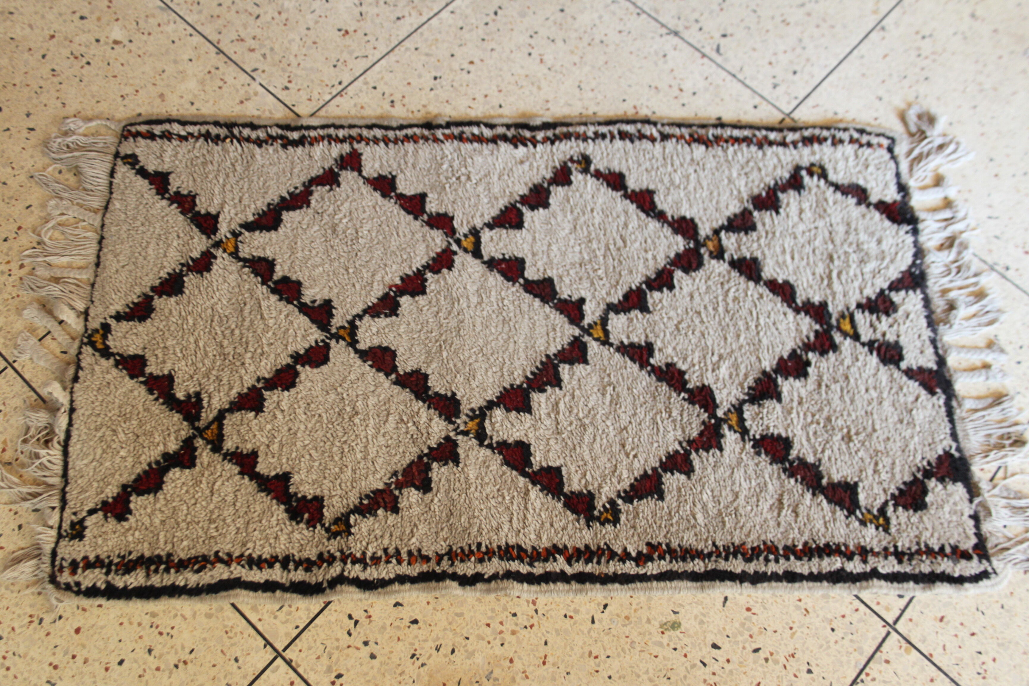 Former Berber carpet Beni Ouarain of the Moroccan Middle Atlas 135x81cm