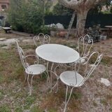 Garden furniture in wrought iron of the 70s. 5 pieces, oval table.