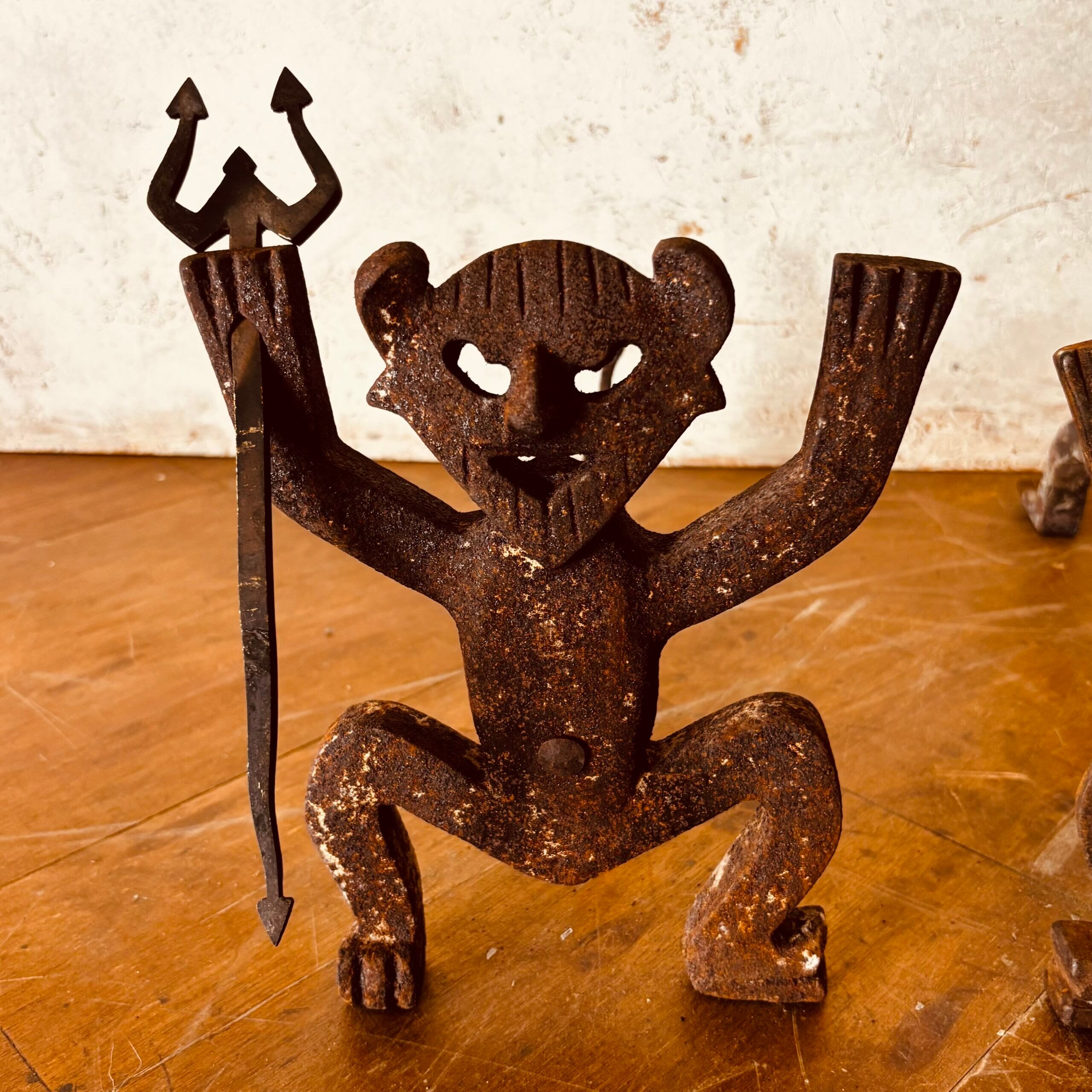Pair of cast iron fire dogs - Devil & Deviless - Early 20th century
