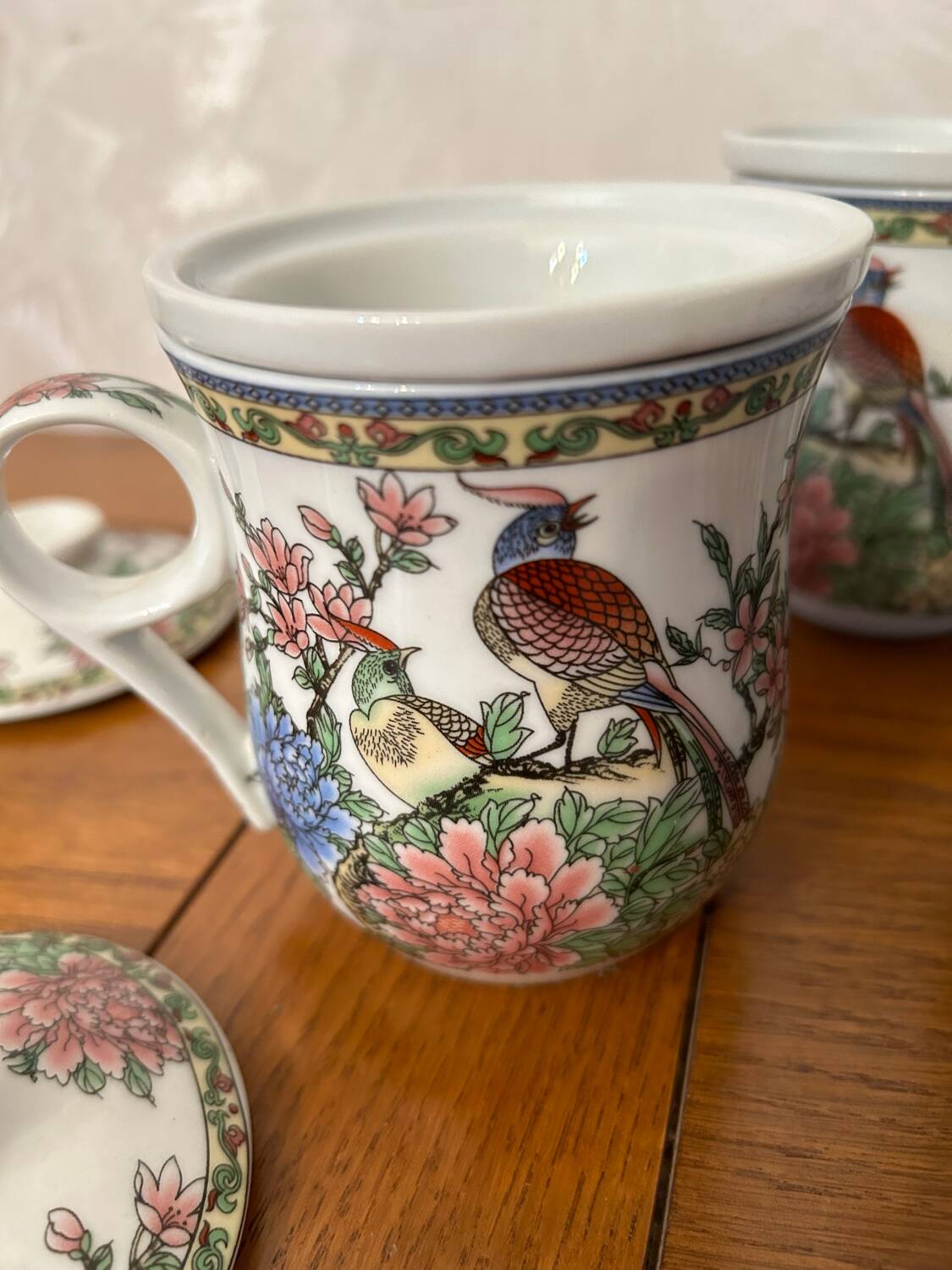 Porcelain tea mugs