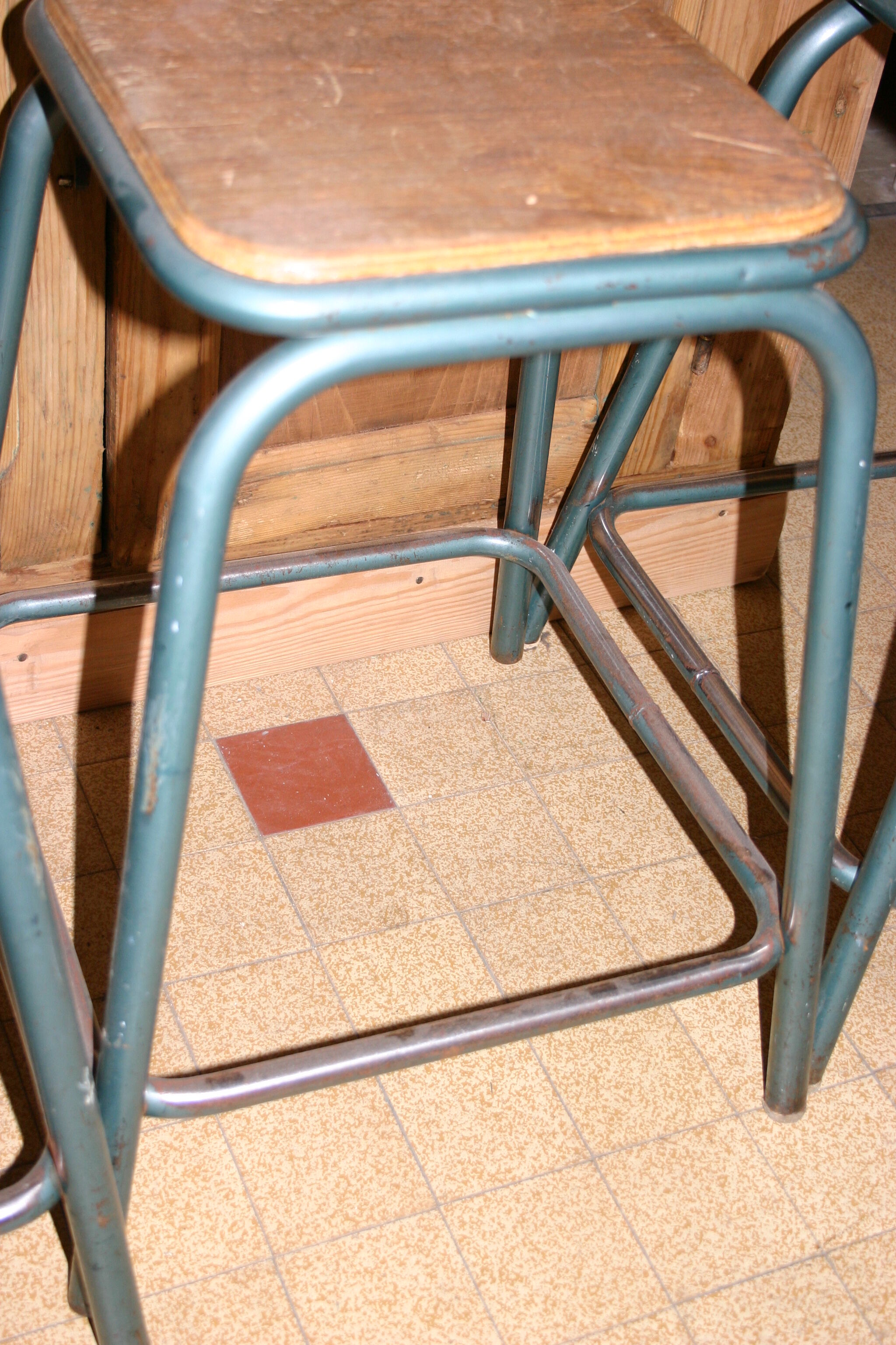 Workshop stool / school