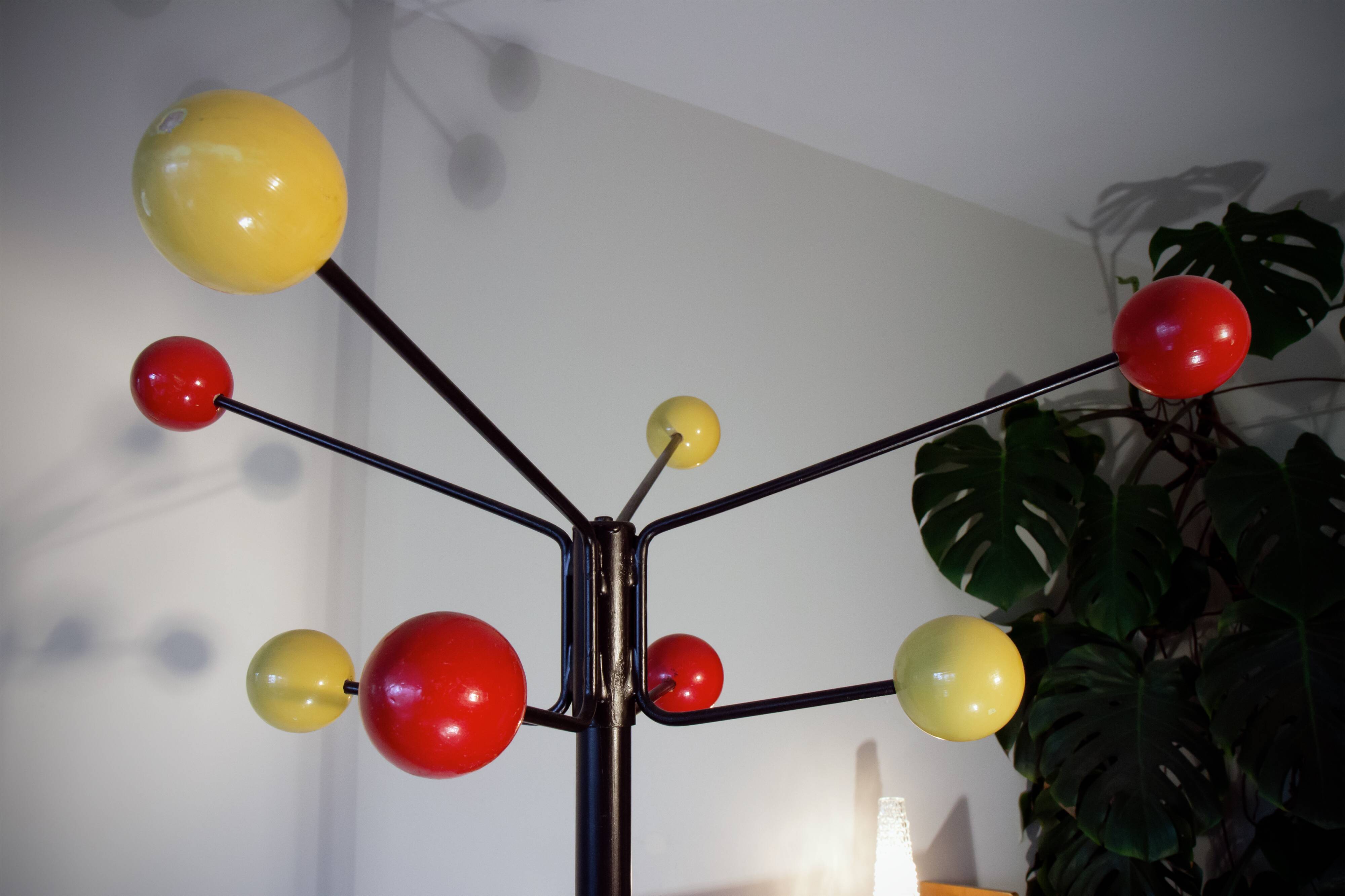 Ball coat rack, parrot, year 50
