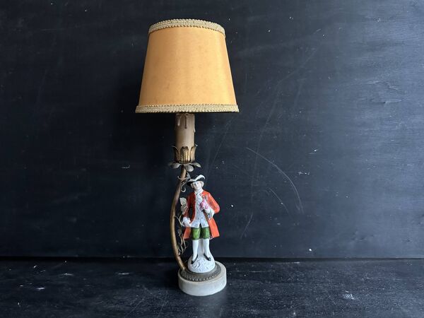 Lampe ancienne figurine marquis en porcelaine, 1940