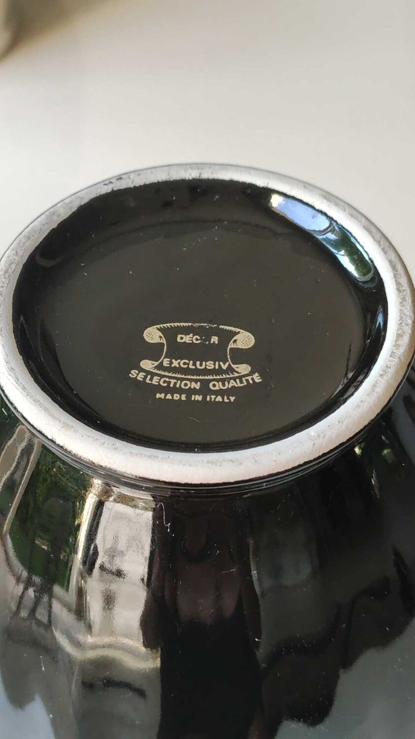 Vase with lid. decorative asian potiche with undulations. floral motifs/exotic bird. exclusive décor, made in italy. high 30 cm