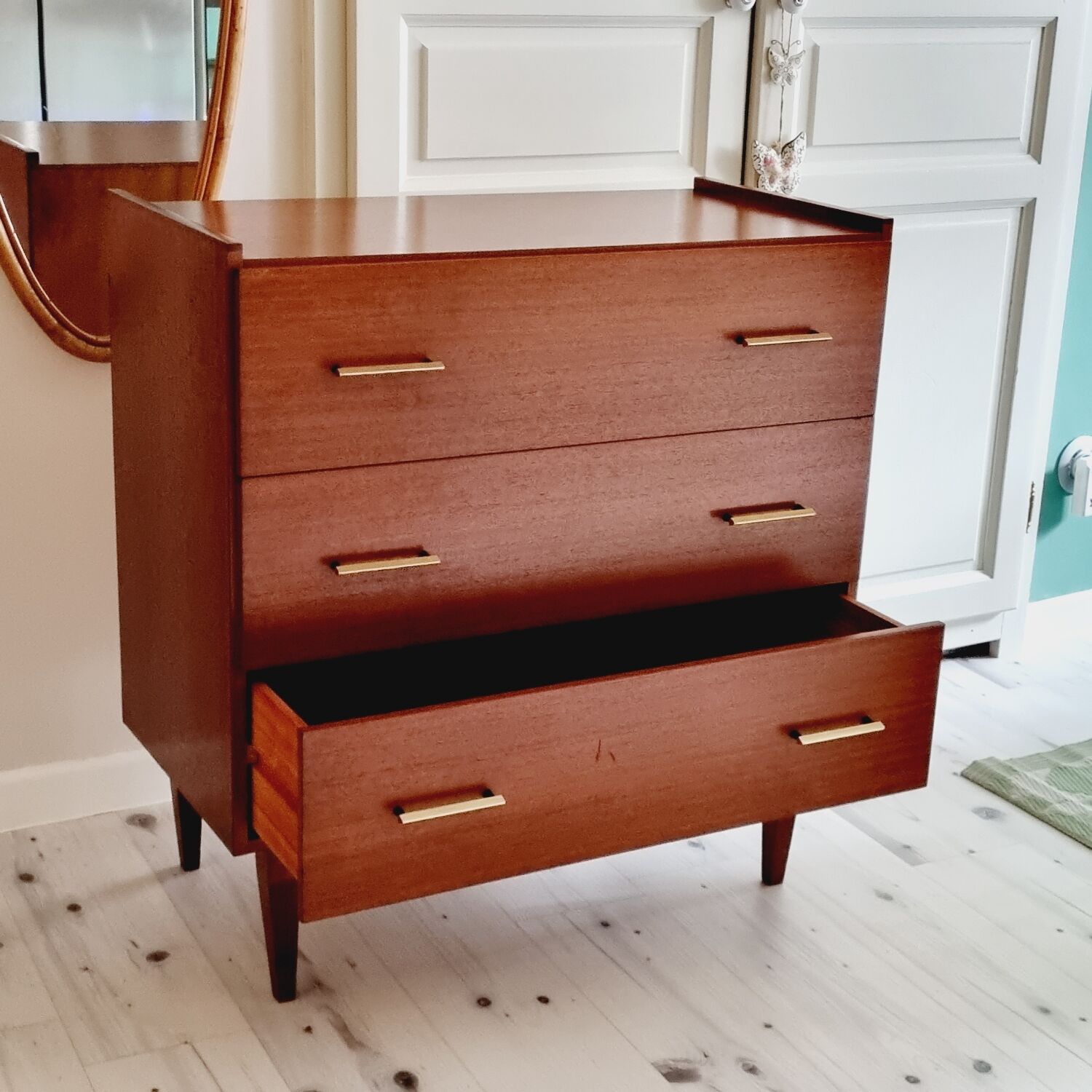 Compass feet dresser