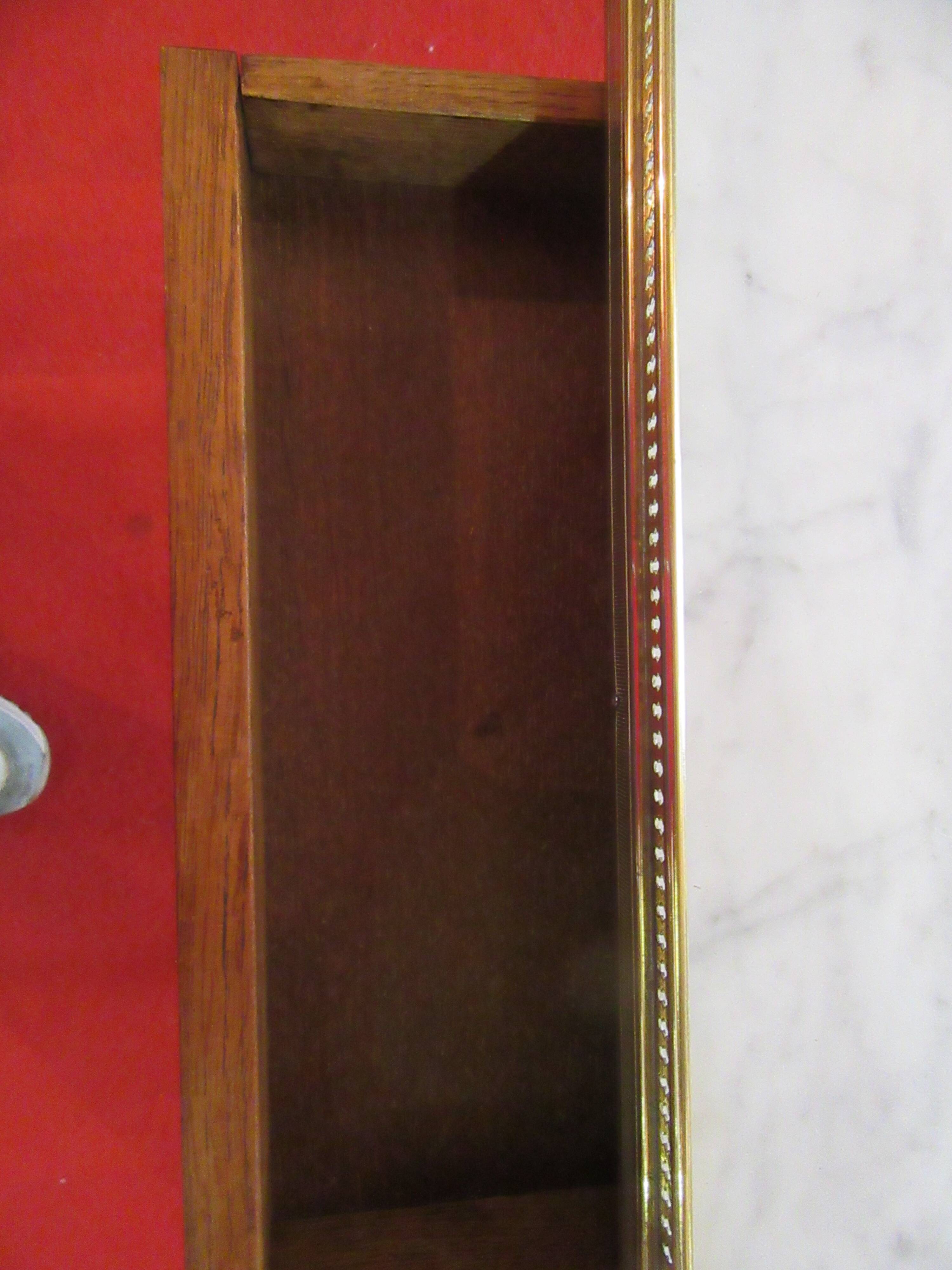 Table basse style louis XVI en acajou et laiton
