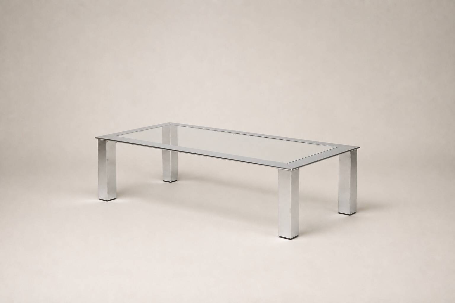Table basse moderniste en acier chromé et verre clair — Europe, vers 1970