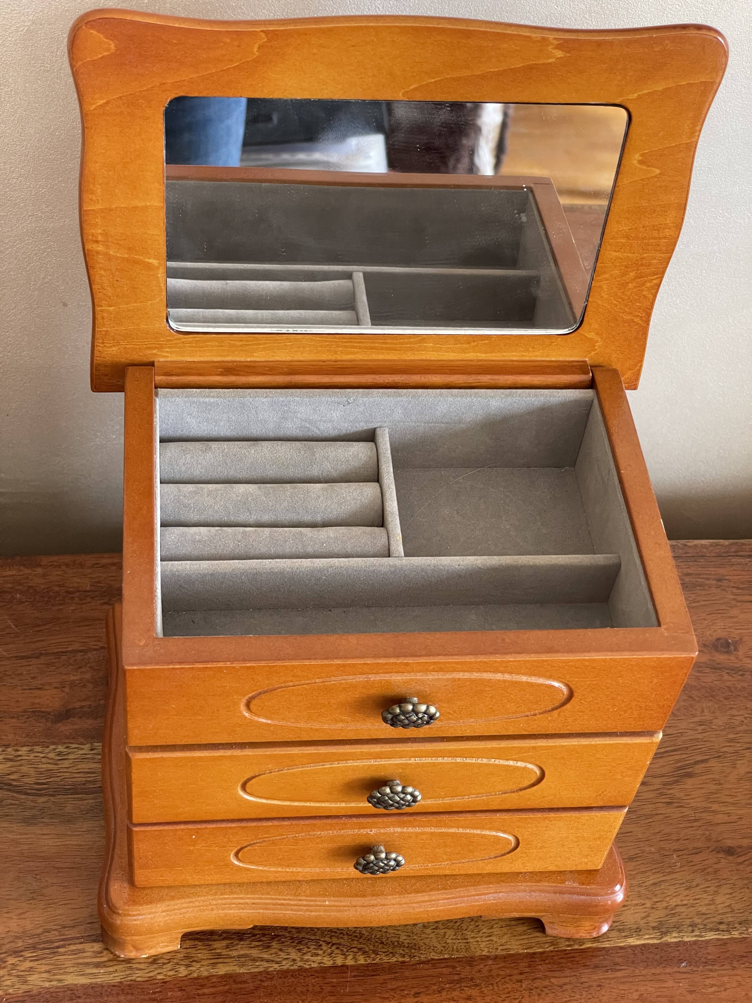 Wooden jewelry box decoration flowers
