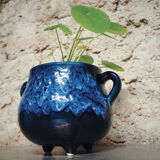 Flaming ceramic tripod pot to divert into pot cache