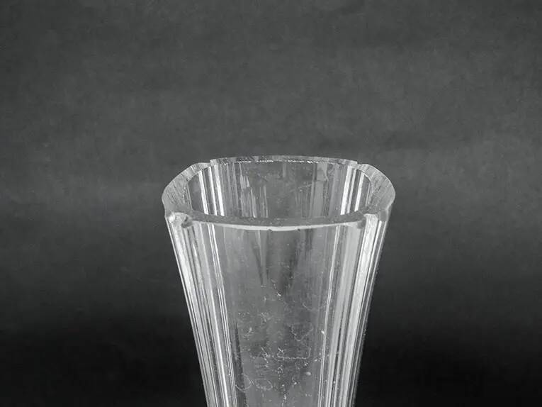 Vase Art nouveau, verre pressé, Hortensja Glassworks, Pologne, années 1930