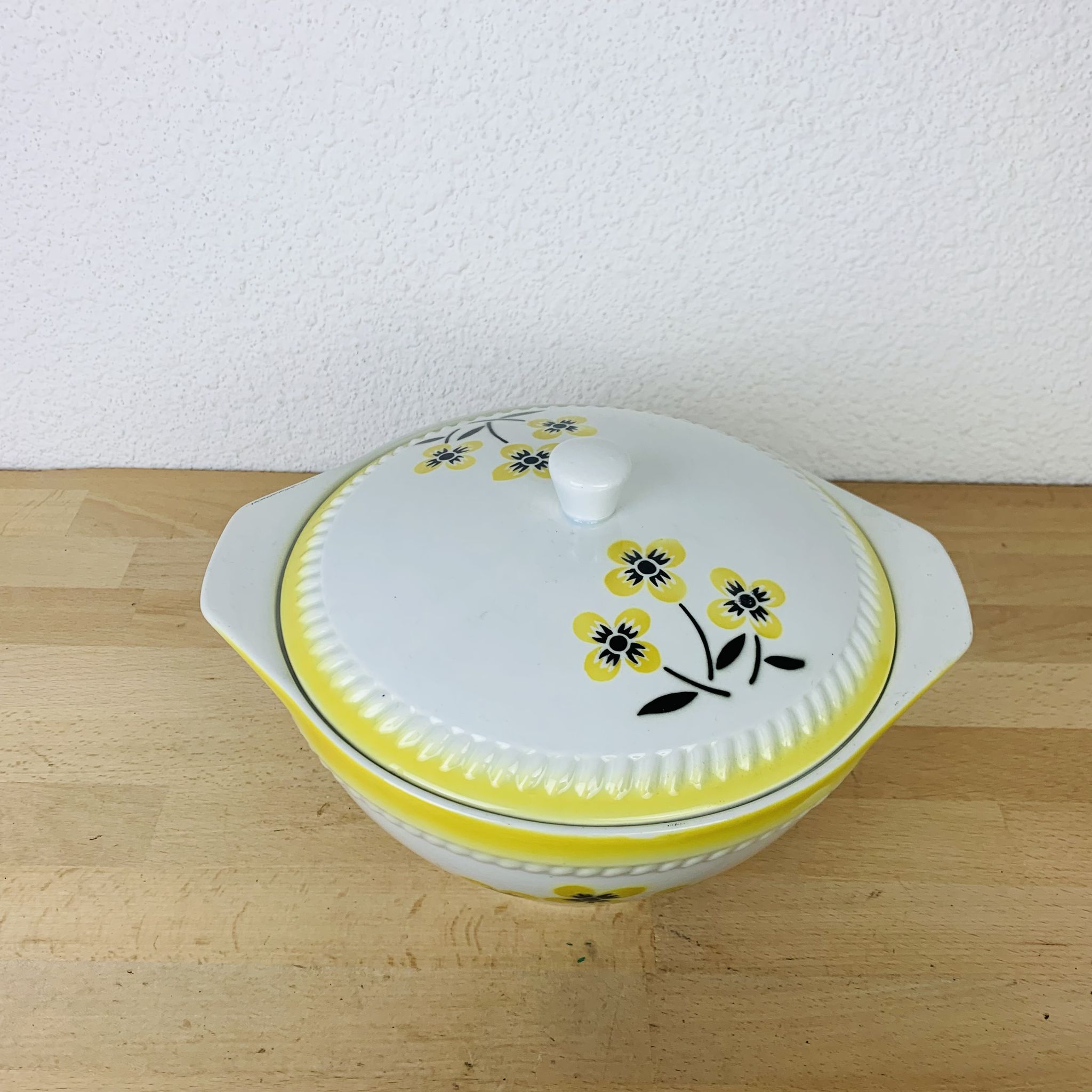 Plats et soupière en céramique vintage