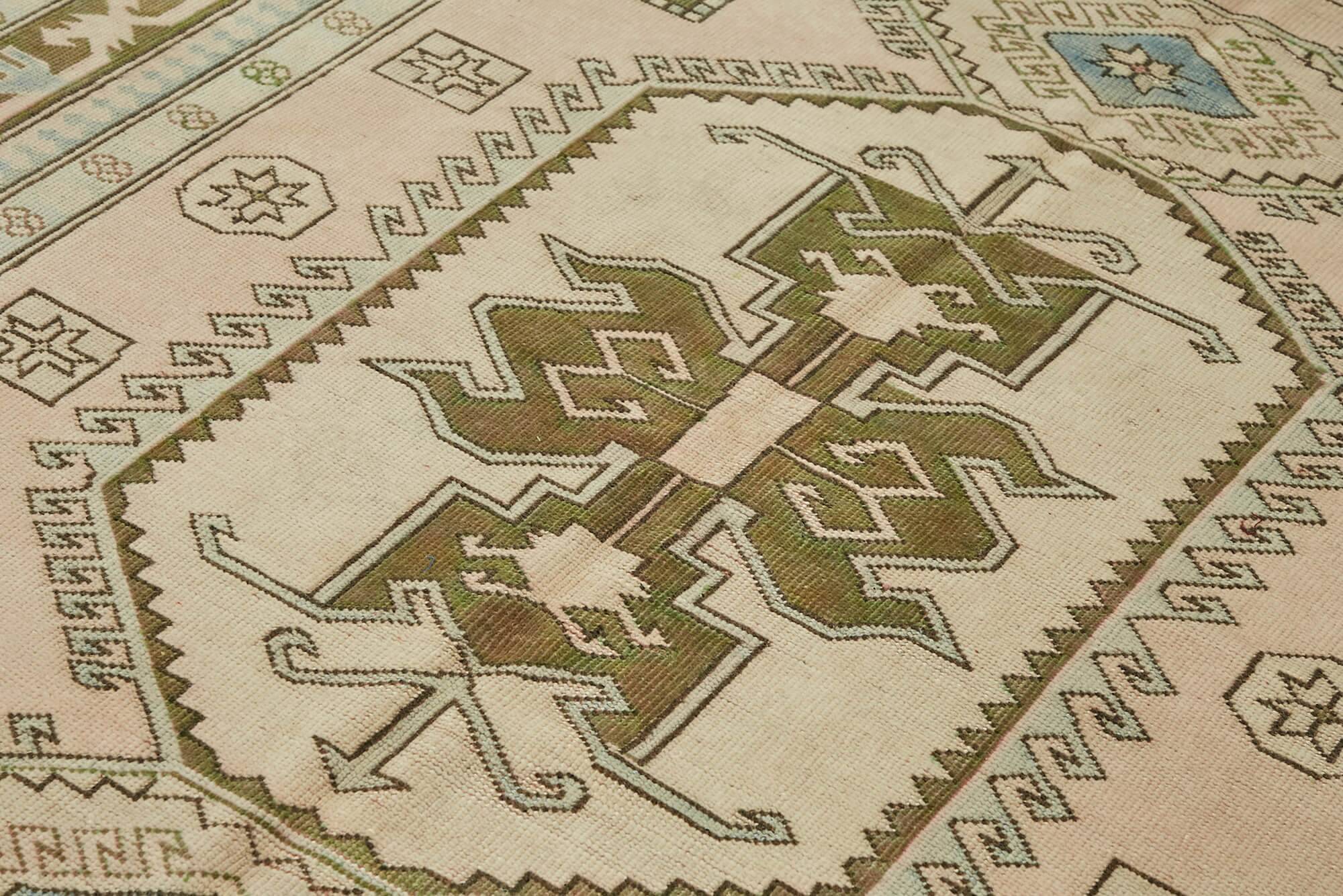 Turkish Vintage Anatolian Rug 176 cm x 258 cm