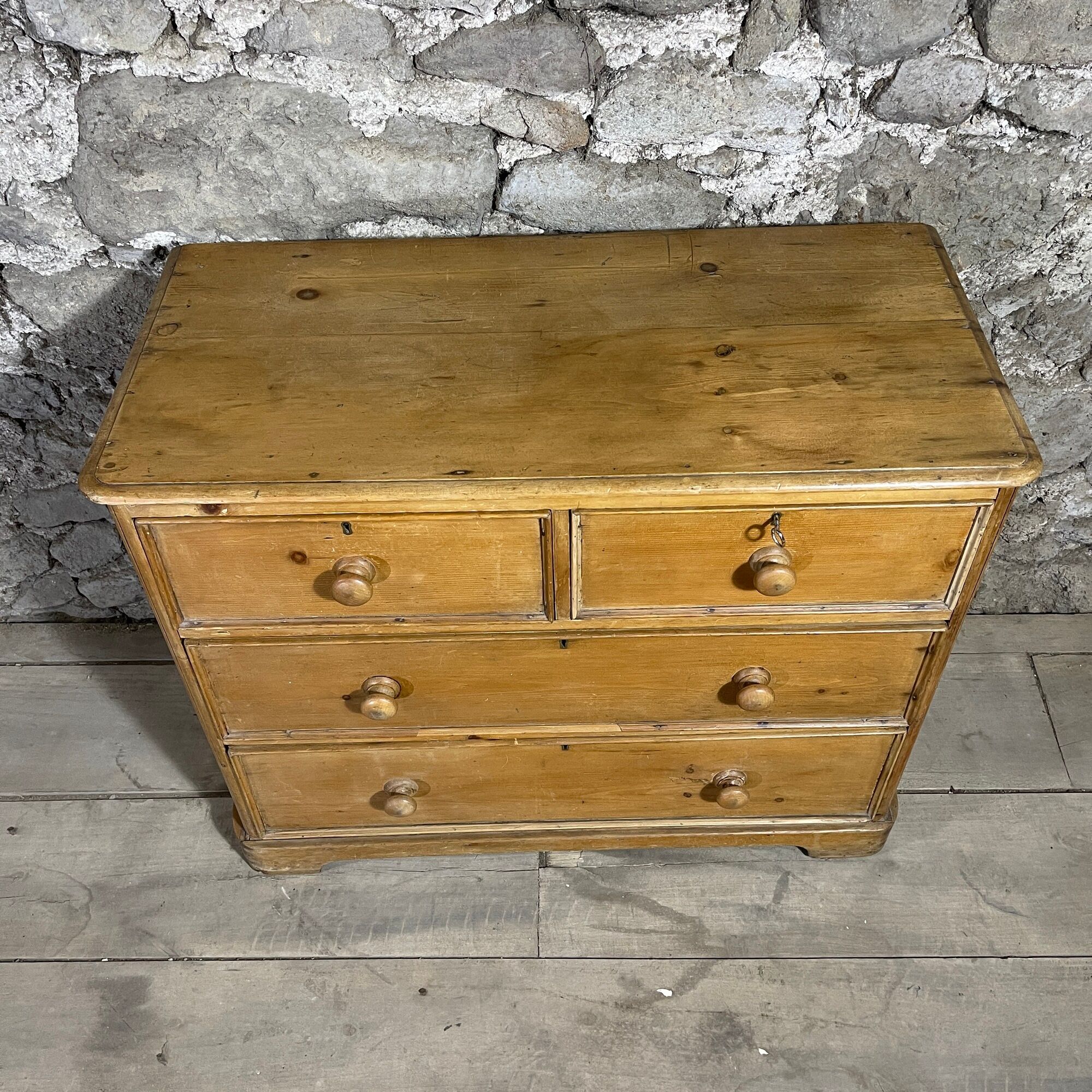 English chest of drawers 4 drawers in pitchpin