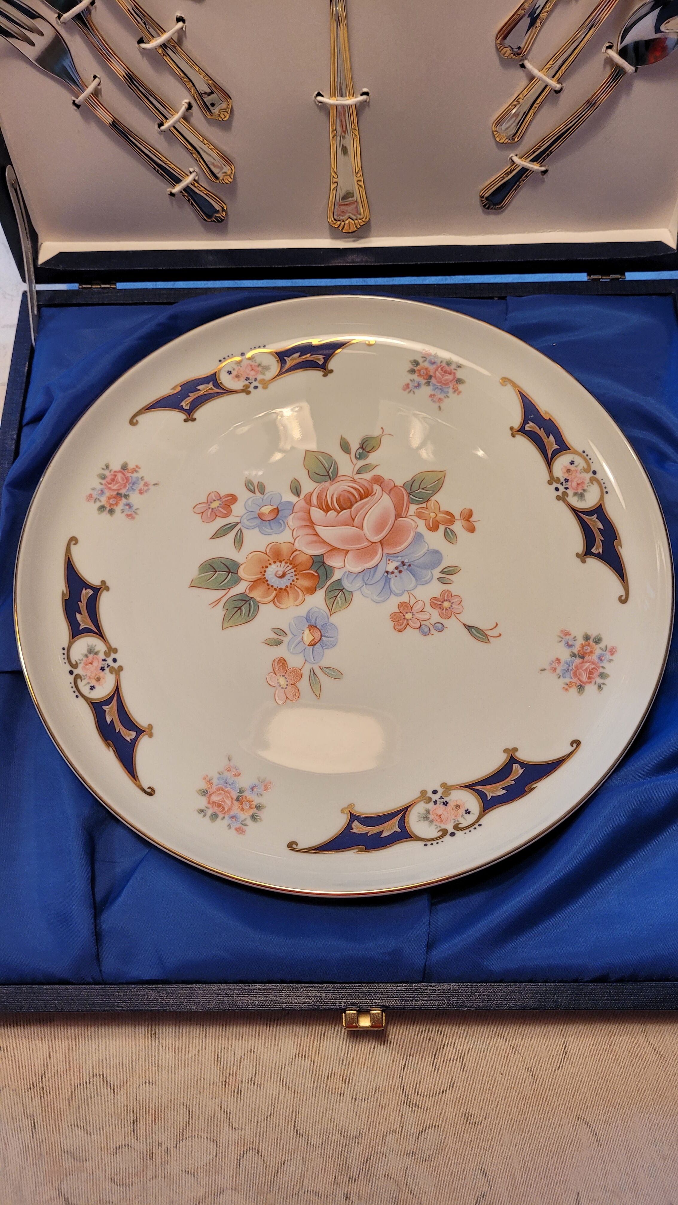 Set pie dish and dessert cutlery