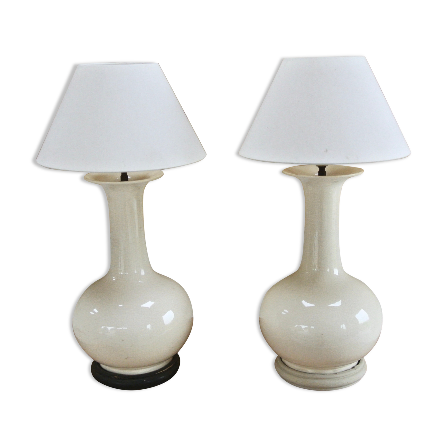 Pair of lamps - off-white ceramic foot - wooden bass