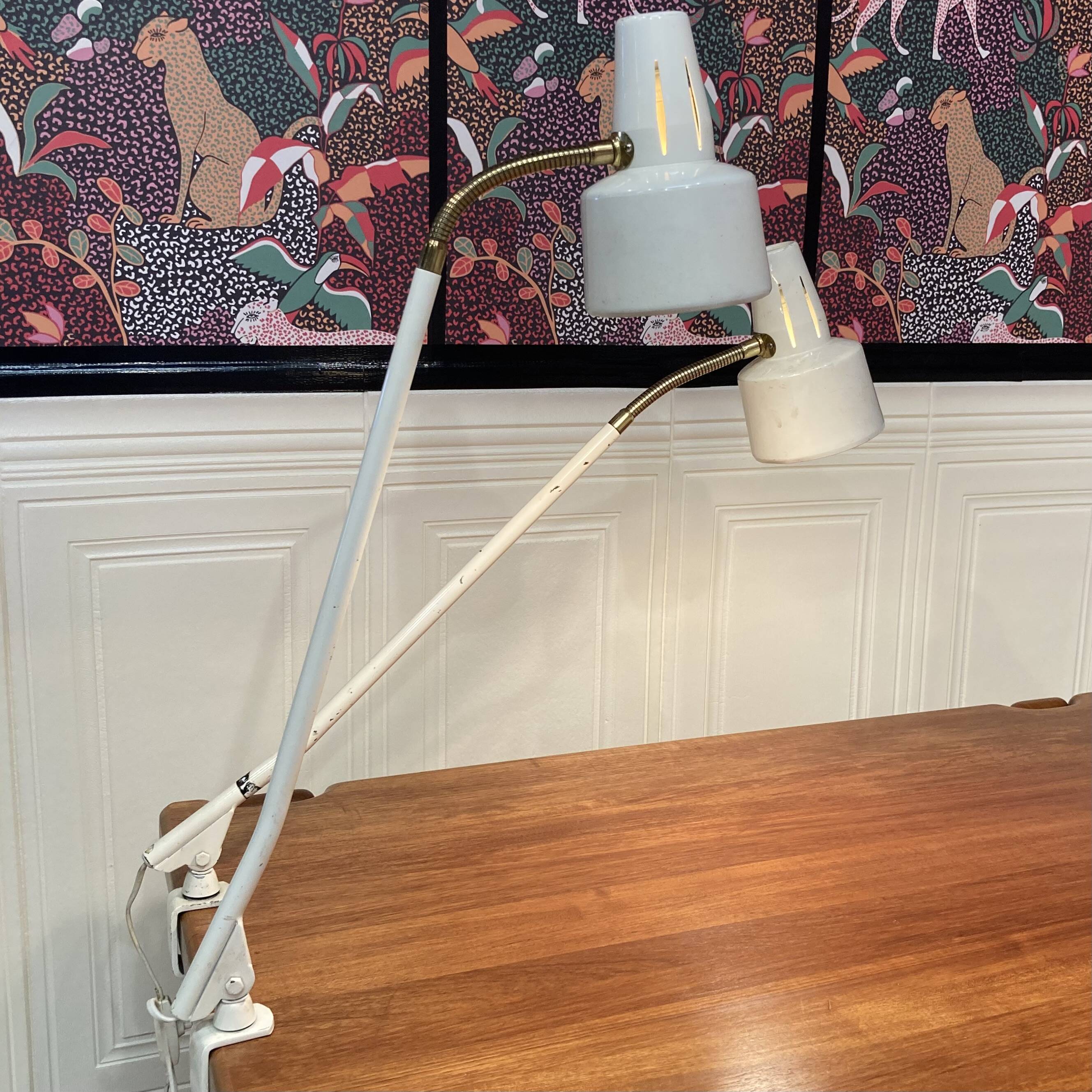 Paire de grandes lampes industrielles modulables 1950.