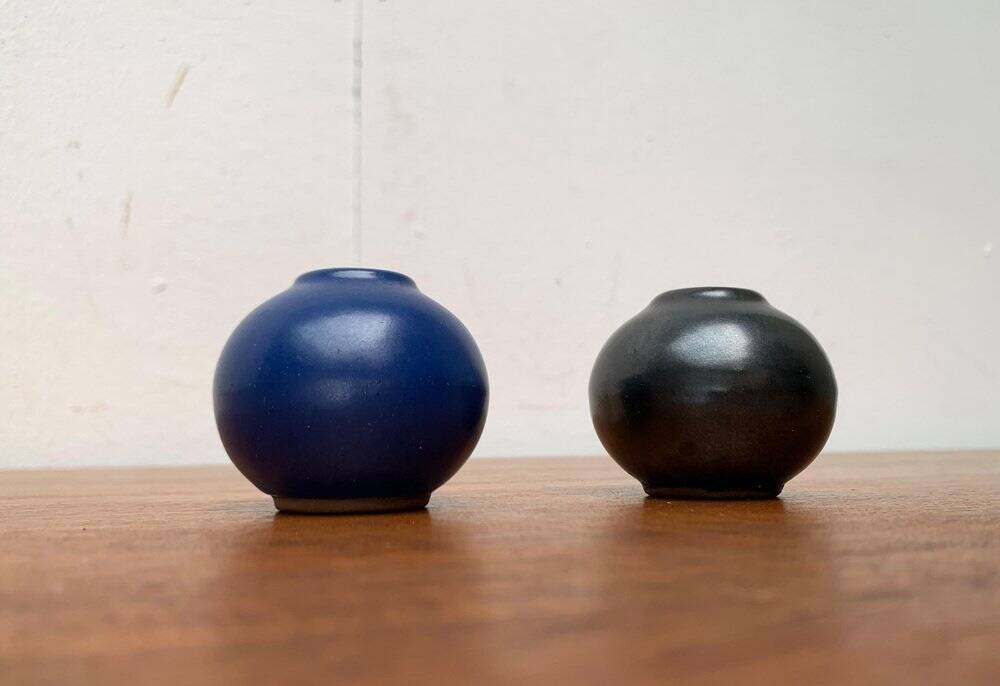 Small minimalist round vases from a mid-century pottery studio by Hildegard and Peter Delius for Hamelner Töpferei, 1960s, set of 2.