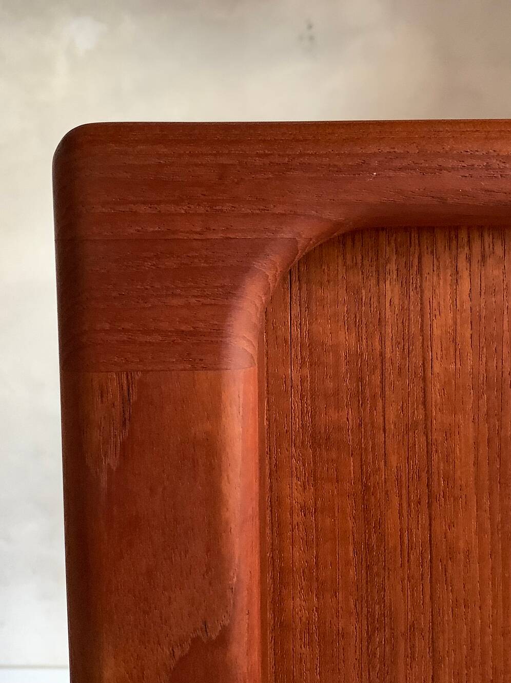 Armoire à rideau scandinave en teck vintage