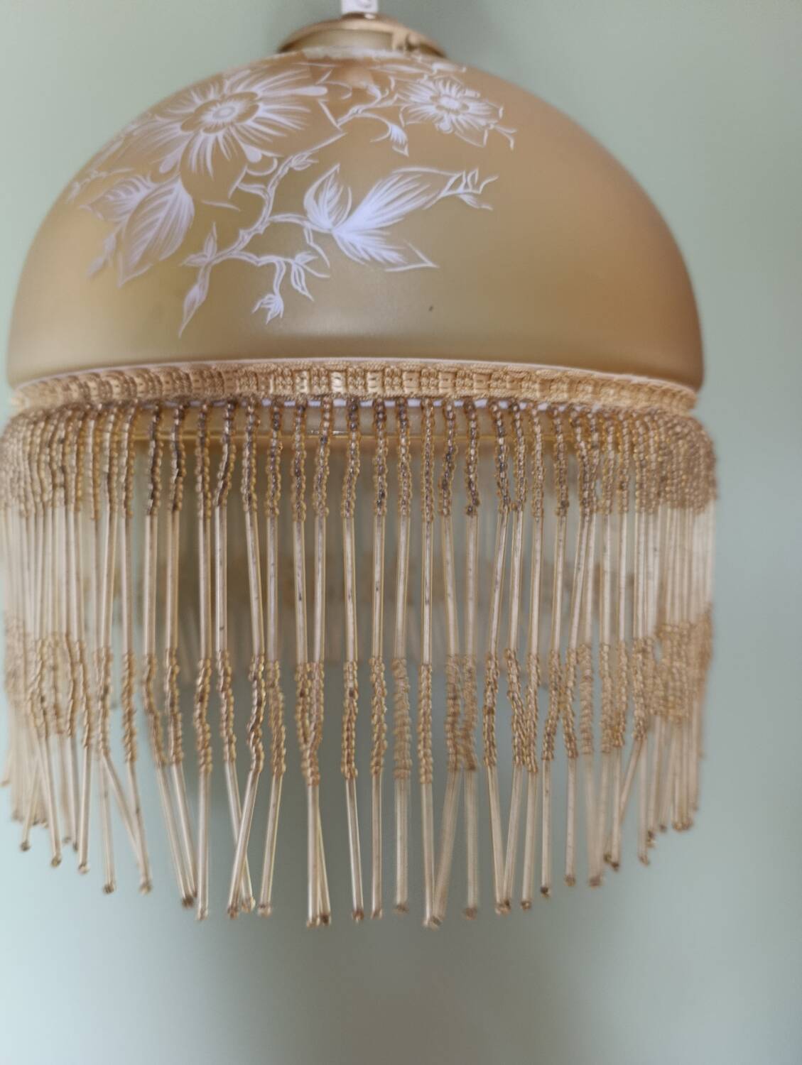 Suspension franges perlées  style victorien verre ocre doré 1930/40