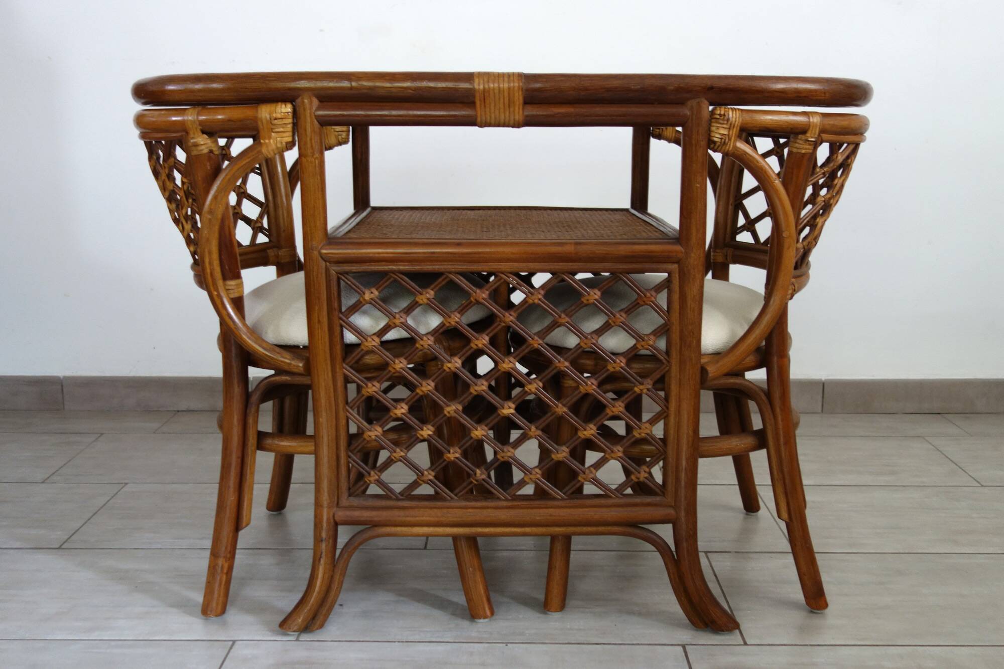 Rattan set with table and two armchairs.