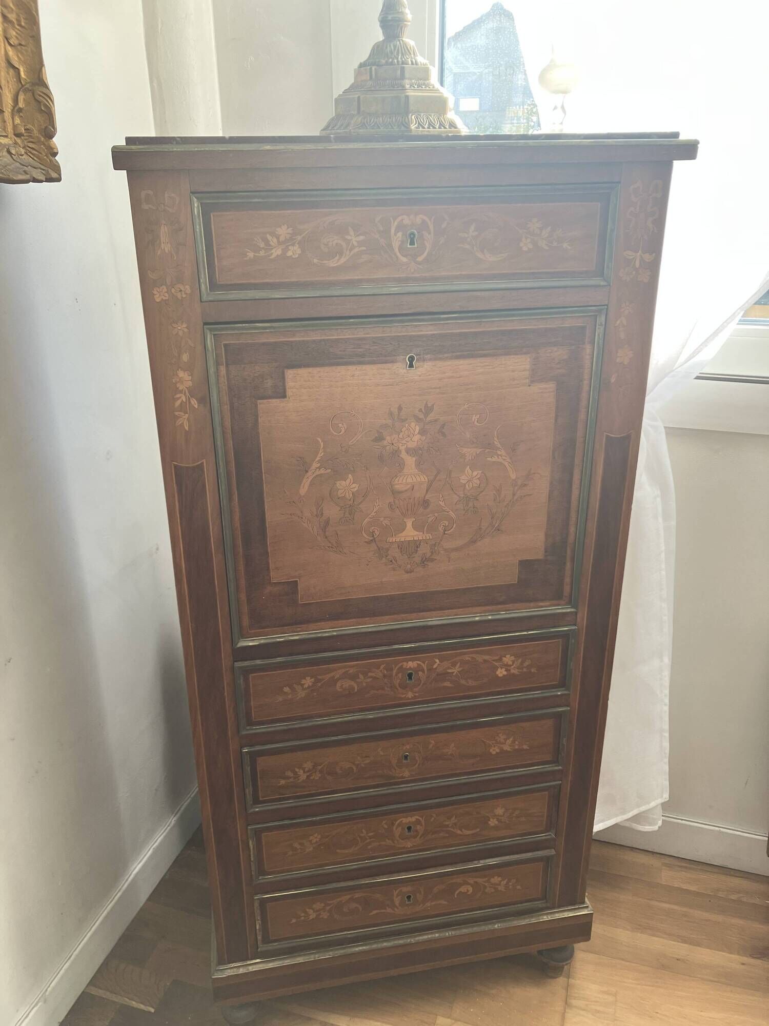 Secretary with a marquetry drop-leaf, marble top, floral decoration.