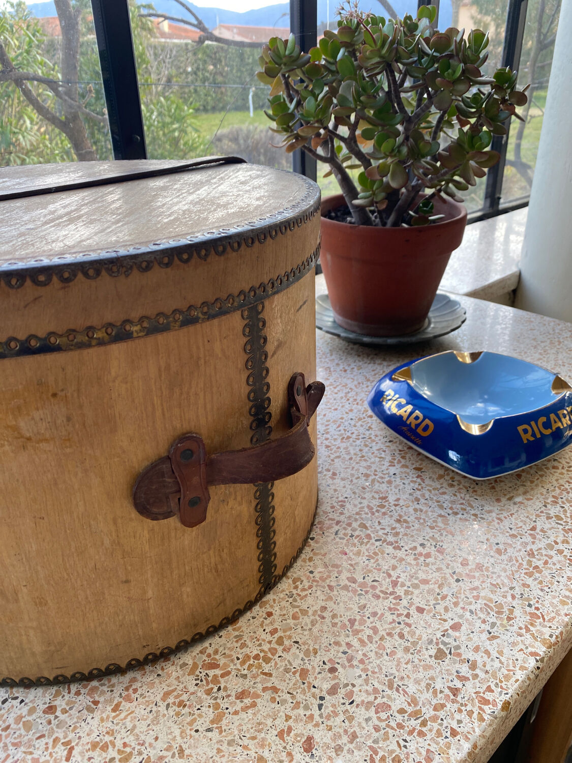 Wooden hat box early twentieth century