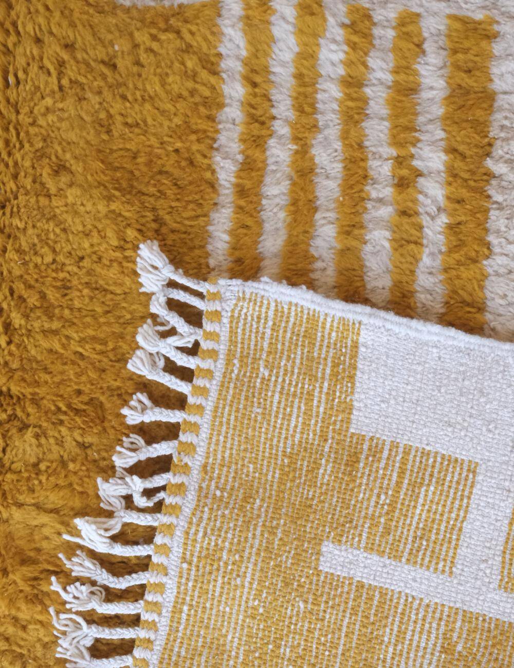 Contemporary Yellow Rug - 346 x 245 cm