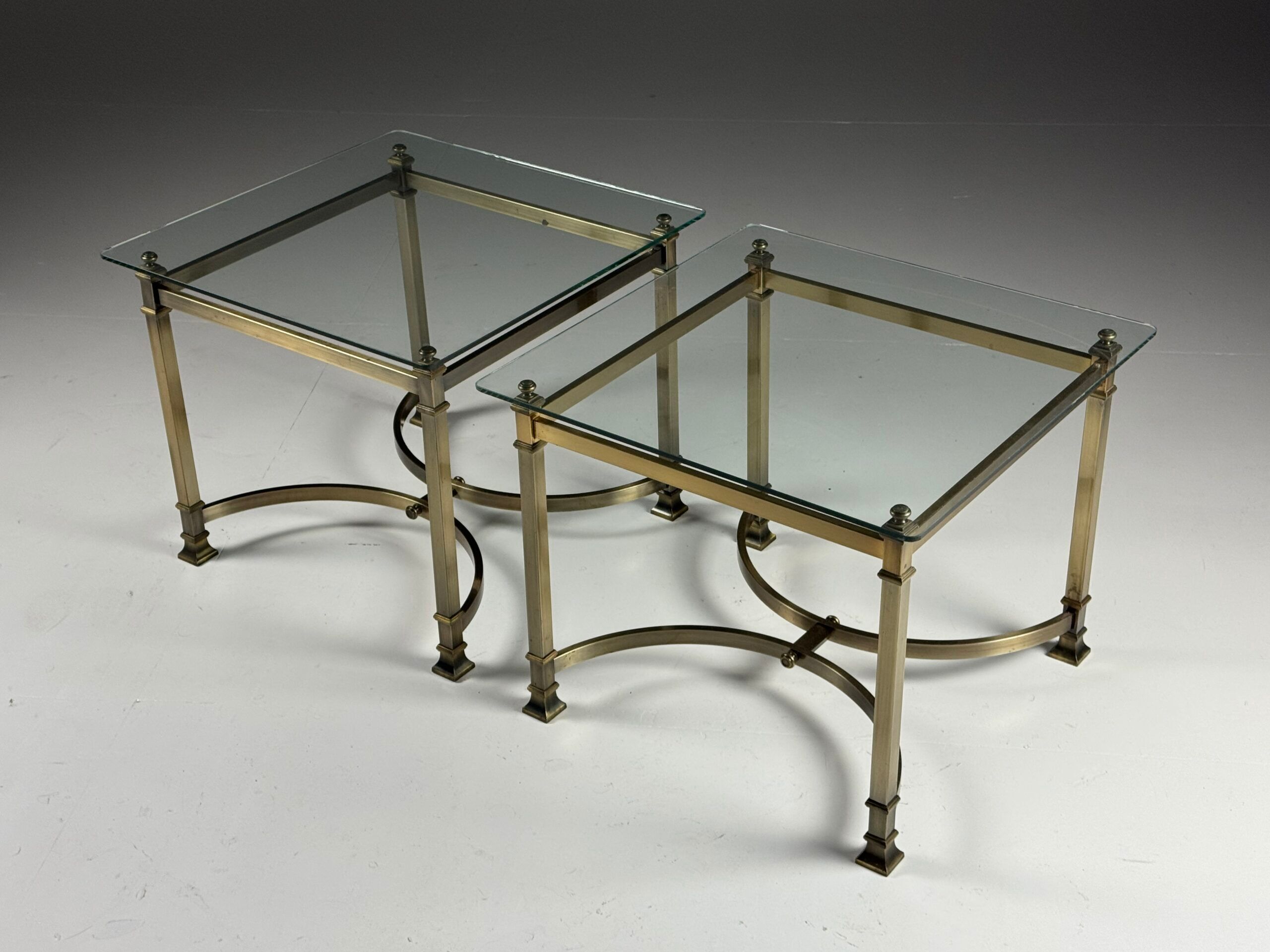 Ensemble de 2 tables d'appoint en métal vintage
