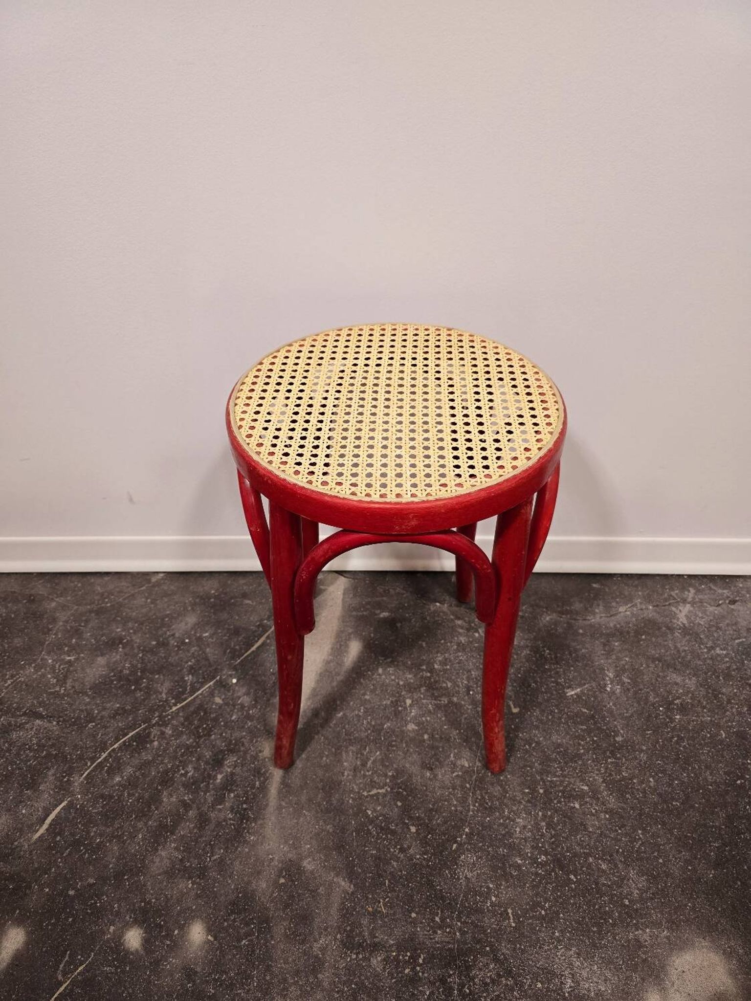 Tabouret craie rouge années 50