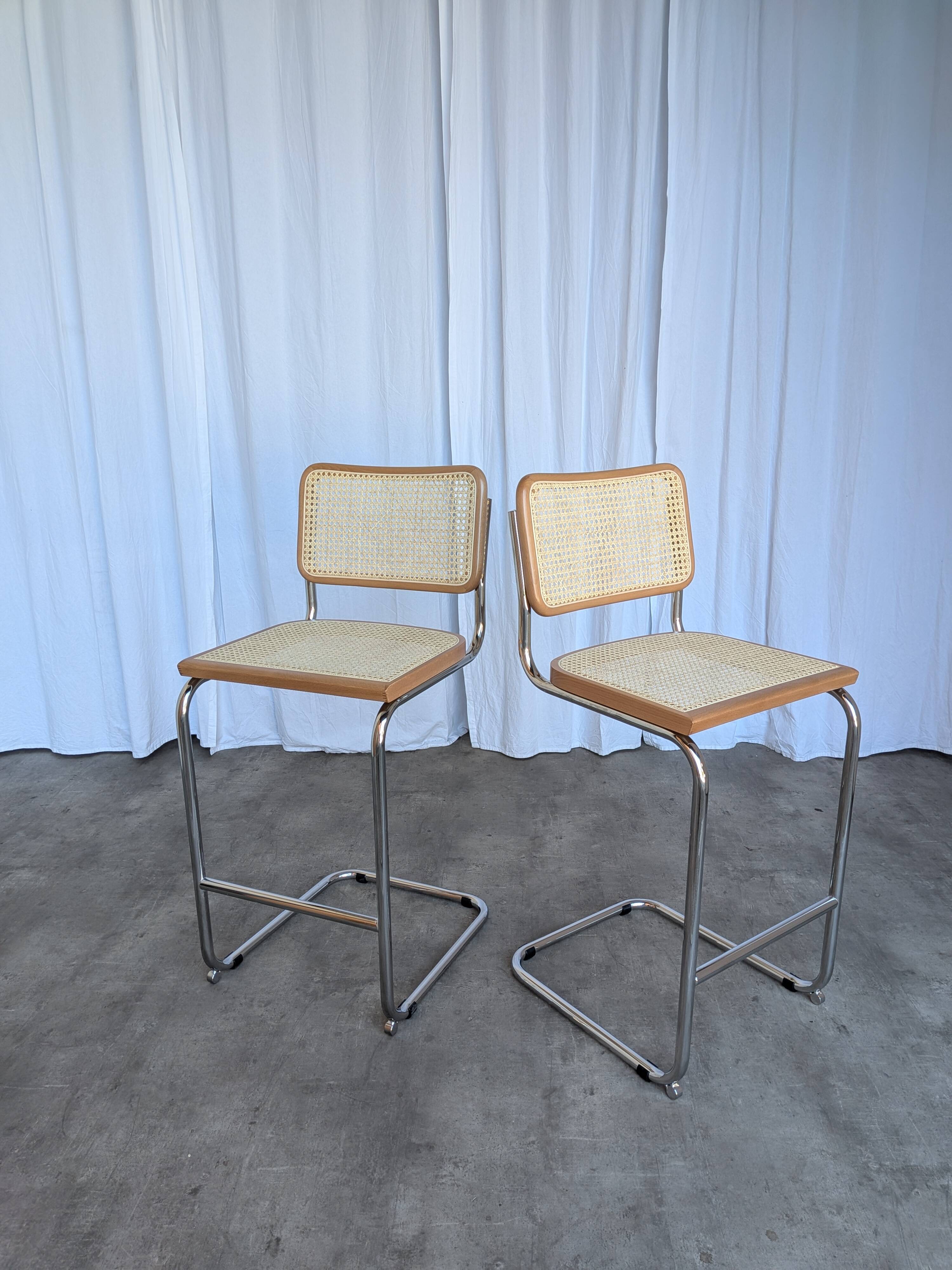 Ensemble de 2 chaises haute Bar Cesca / Design Marcel Breuer / Noyer clair, osier
