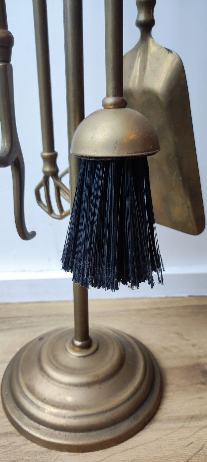 Solid brass fireplace servant 4 accessories.