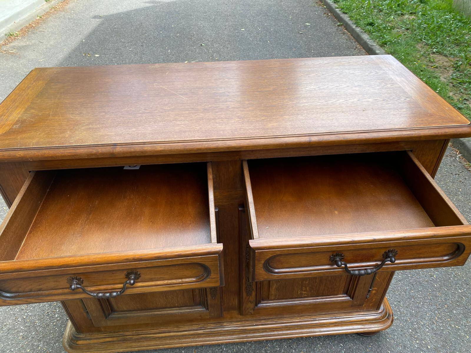 English solid wood sideboard 2 drawers 2 doors