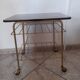 Table roulante - porte-vinyle en formica et métal doré