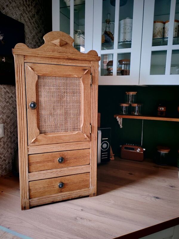 Petit meuble en chêne