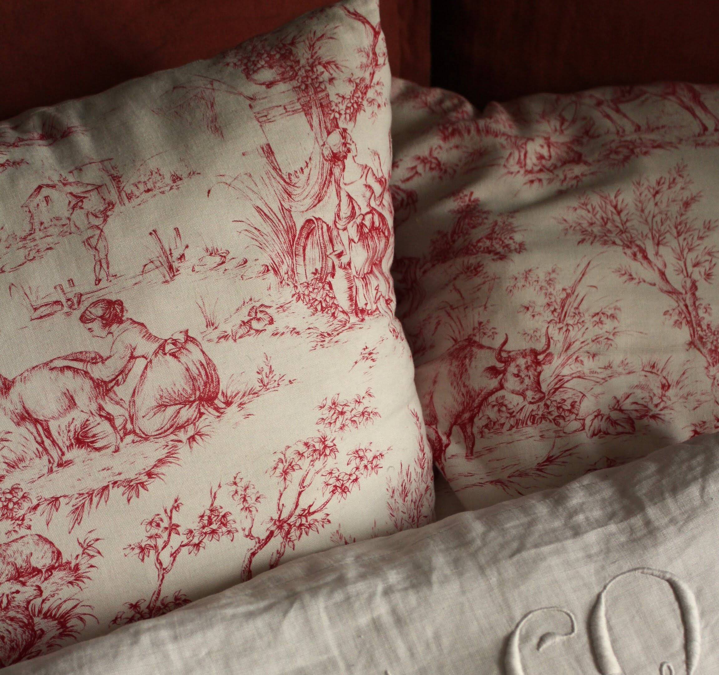 Paire Coussins Toile de Jouy rose ancienne