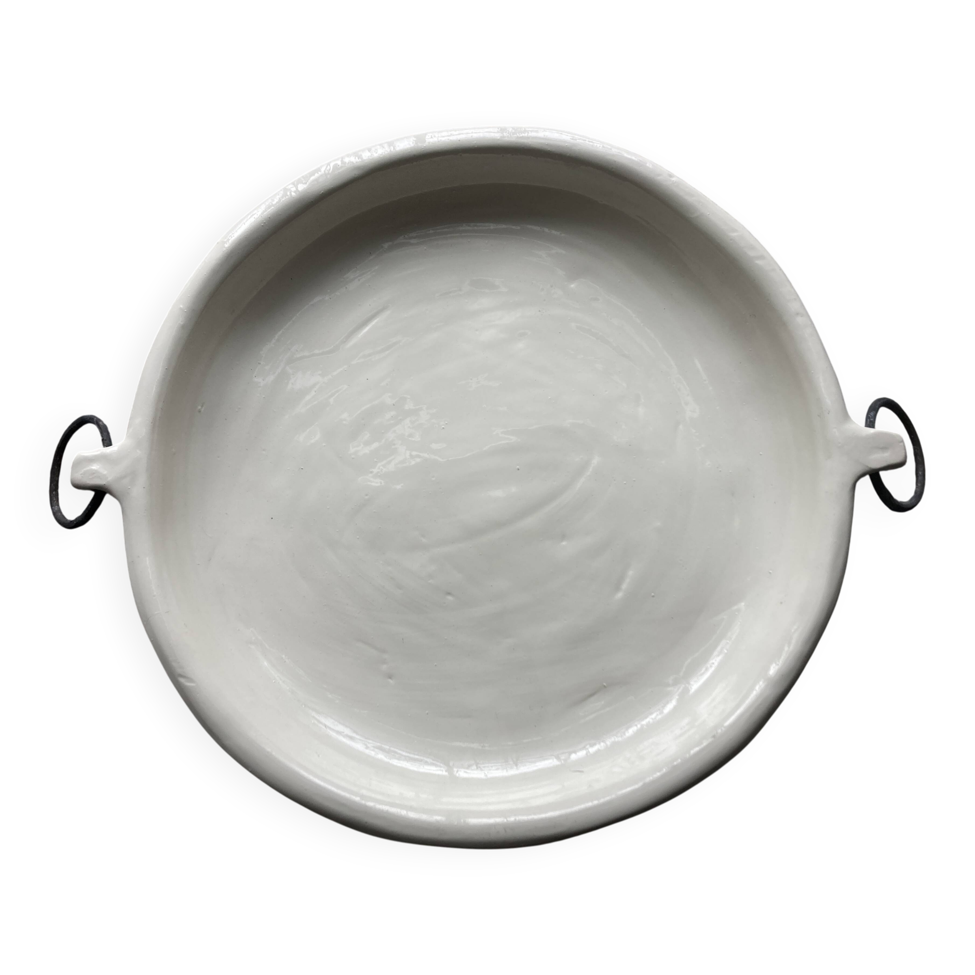 XXXL flat centerpiece in glazed earthenware with wrought iron rings.