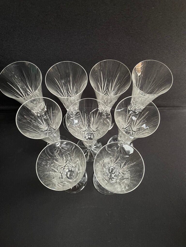 9 champagne flutes – Blown and cut crystal