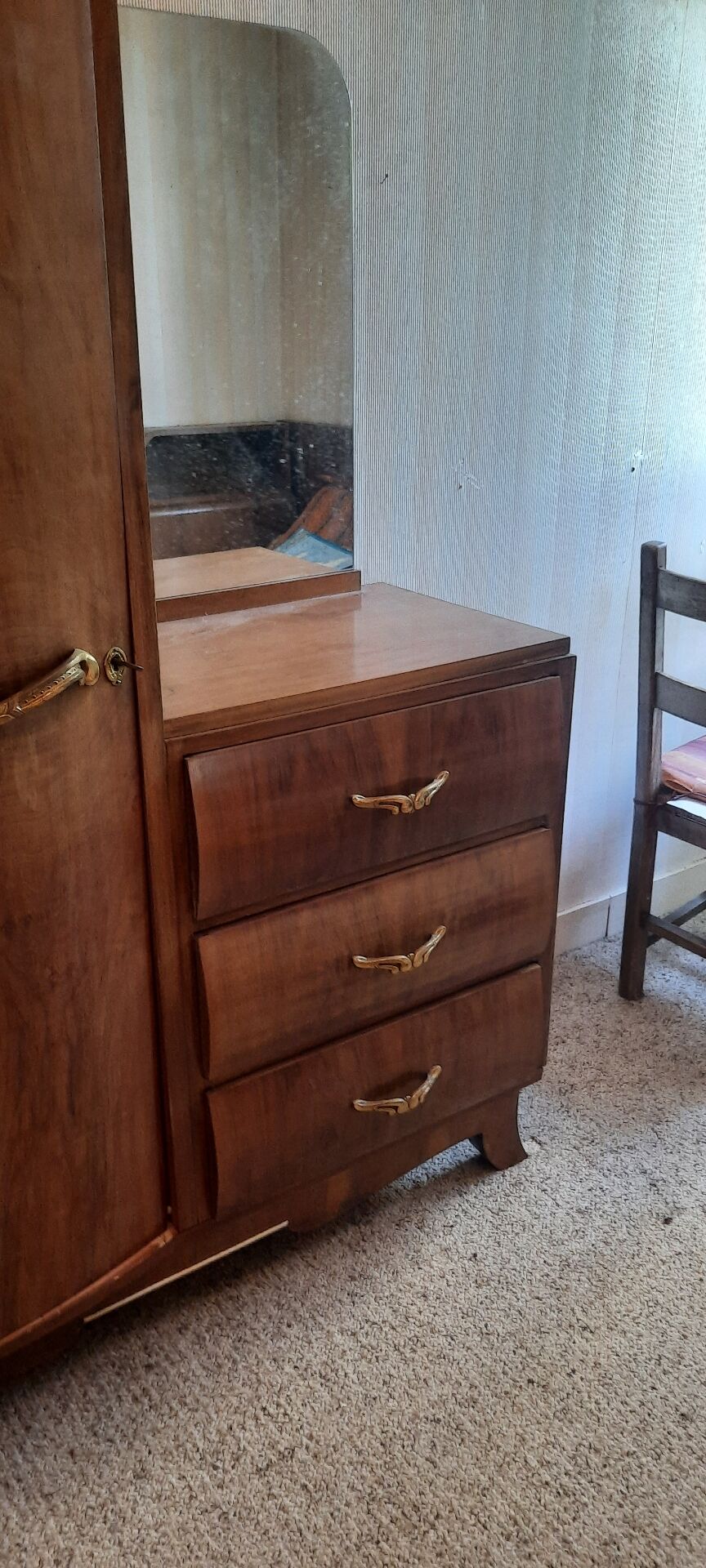 Asymmetrical wardrobe