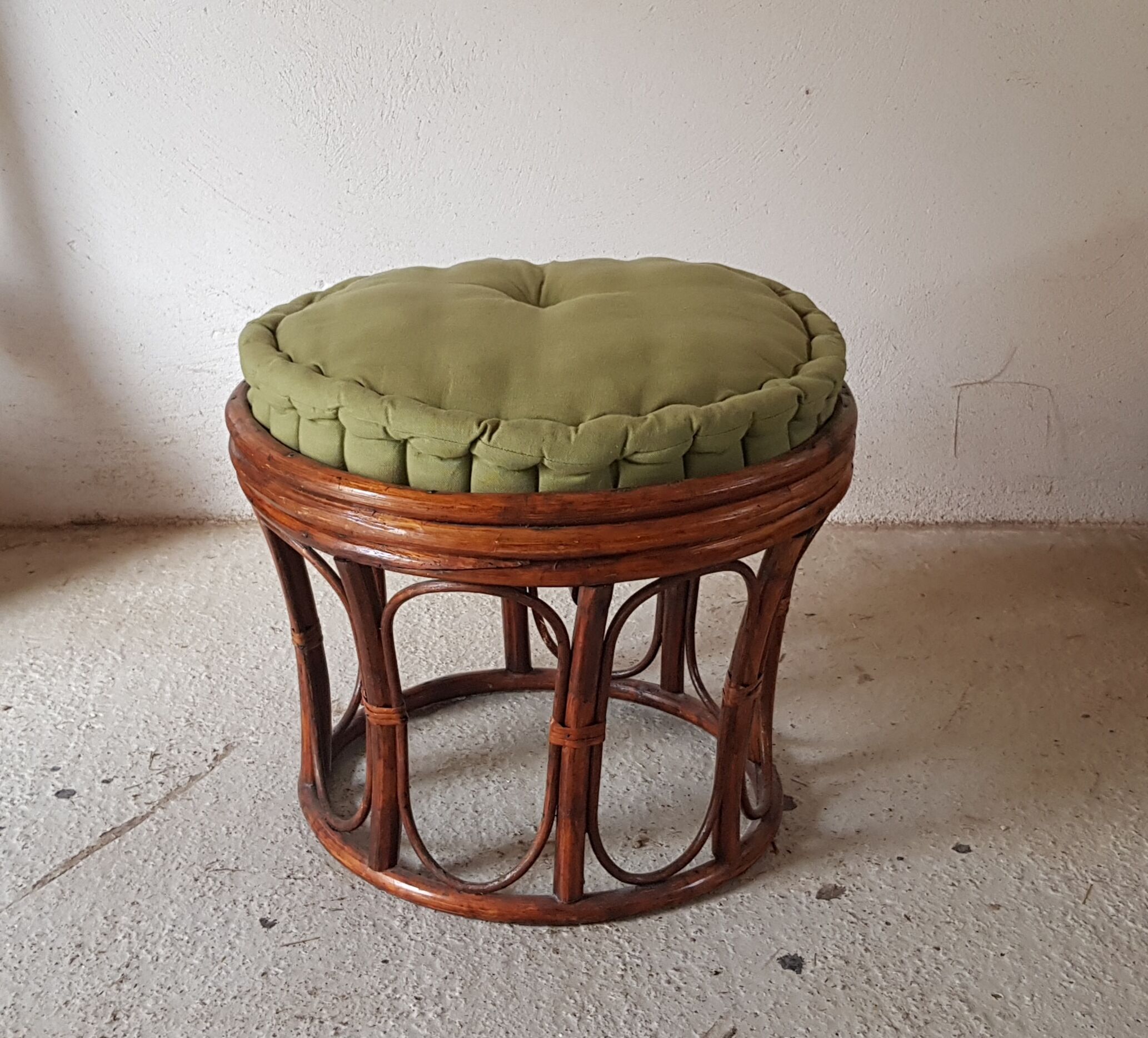 Rattan pouf with cousin