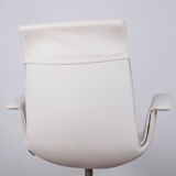 Danish armchair in White Leather and Steel, model FK 6725 or "Tulip chair" by Preben Fabricius.