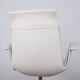 Fauteuil Danois en Cuir blanc et Acier, modèle FK 6725 ou « Tulip chair » par Preben Fabricius.