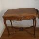 Table bureau et sa chaise de style Louis X.V. en noyer