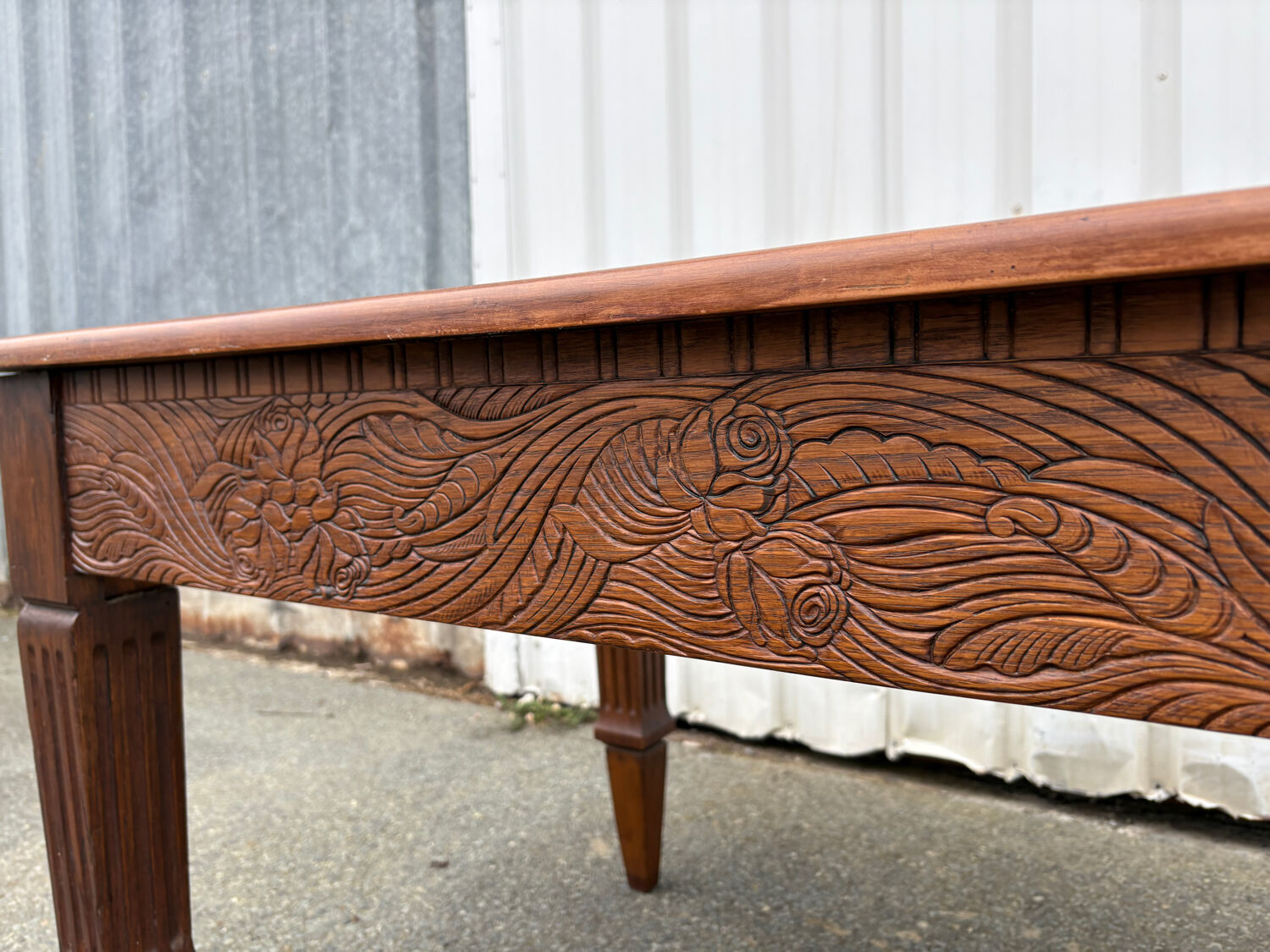 Art Deco table sculpted in solid wood